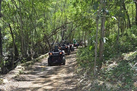 Safari in ATV, baldacchino zipline e crociera in catamarano