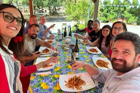 Kochkurs aus Taormina auf einem Bauernhof mit Olivenölverkostung