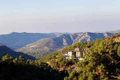 Heldags privat tur til Troodos-bjergene fra Limassol