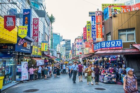 Festa de comida de rua no mercado de Namdaemun