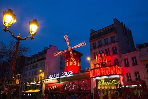 Dîner croisière sur Seine, accès Tour Eiffel et spectacle du Moulin Rouge