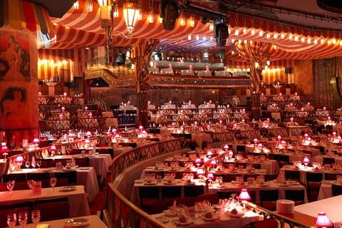 Paris Moulin Rouge 3 - Courses Jantar com Vinho e Show
