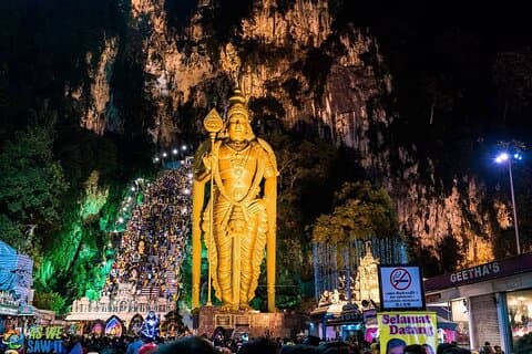 Les sources chaudes de Selayang, les grottes de Batu et la rivière Live la nuit