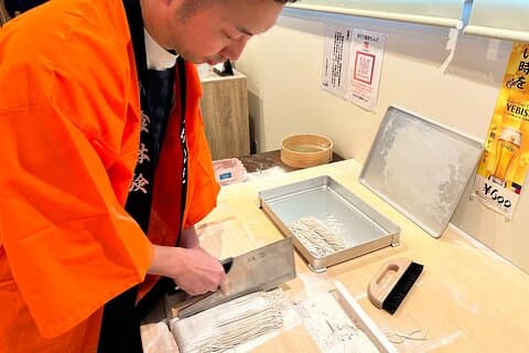 Watch the handmade soba craftsmen making it in private!After that, enjoy the freshly made soba!