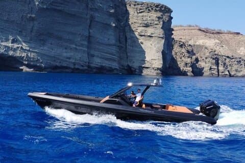 Caldera von Santorin: Private Kreuzfahrt mit Schnellboot und offener Bar