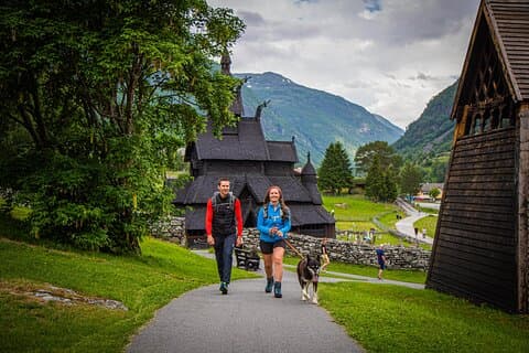 Visita guiada compartilhada na Igreja Borgund Stave e Vindhella