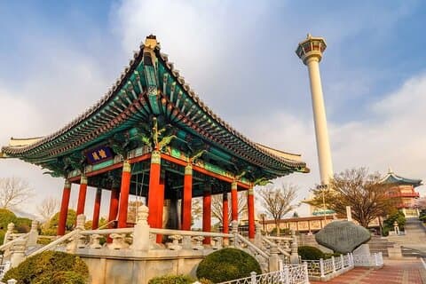 Busan Jagalchi Market & Gamcheon Village Walking Tour With Guide