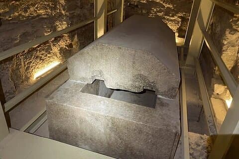 Day Tour to Memphis Sakkara & Dahshur Pyramids
