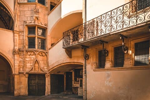 Unique Tours Lyon: Private Walking Tour of the Traboules