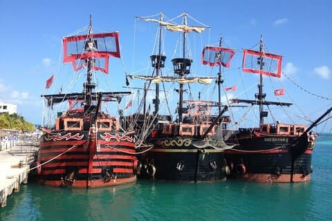 Uforglemmeligt Pirate Dinner Adventure i det mexicanske Caribien