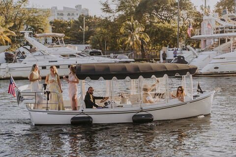 Luksus delt Miami River E-båtcruise med vin og charcuterie