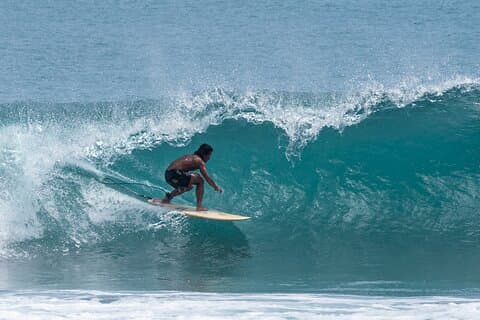 Lección de surf privada profesional en Canggu Bali