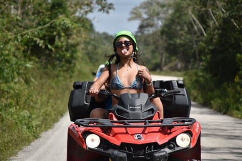 Tour de adrenalina con todoterreno, tirolina y cenote desde Cancún