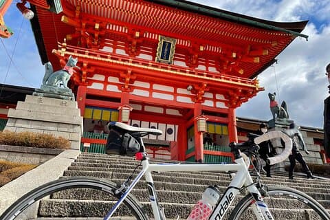 Alquile una bicicleta de carretera para explorar Kioto y más allá
