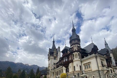 Privater Tagesausflug zum Peles-Palast, Draculas Schloss und Brasov