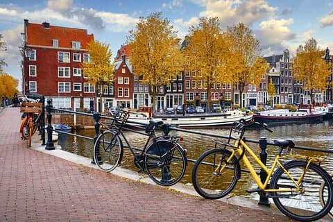 Passeio de bicicleta pela cidade velha de Amsterdã, principais atrações e natureza