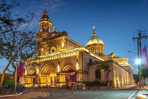 Tour a piedi della città vecchia e nuova di Manila con una guida