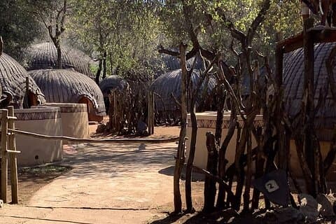 Experiencia cultural en Lesedi Village con almuerzo