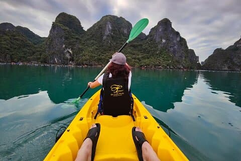 Ganzer Tag in der Halong-Bucht mit All-Inclusive