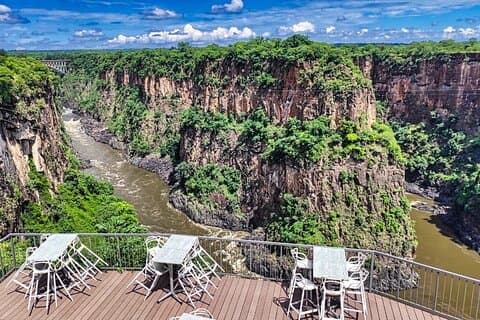 Excursão a pé privada à Ponte e Museu das Cataratas Vitória