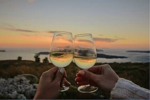 Découvrez la dégustation de vins et la visite des vignobles de Santorin
