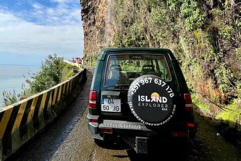 Excursión de día completo al oeste de la isla de Madeira (techo descubierto)