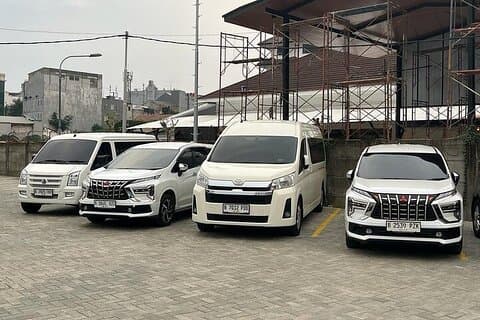 Jakarta Privérondrit CGK Luchthaventransfer per auto met tolheffing en verzekering