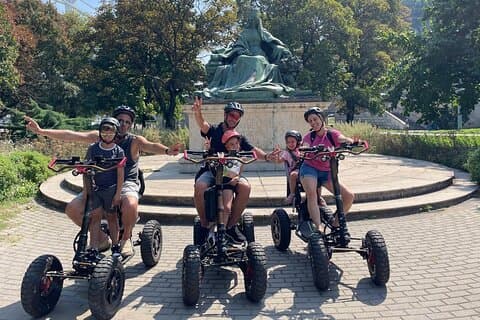 Guidet tur til Buda-slottet med 4WD EZriders