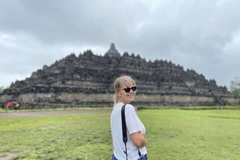 メラピ ジープの日の出、ボロブドゥール登山、プランバナン寺院ツアー