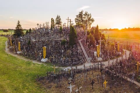From Riga: Hill of Crosses & Guided Rundale Palace, Bauska Castle