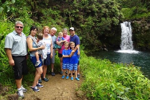 Ruta famosa a las cascadas de Hana, tour por la playa de arena negra con almuerzo