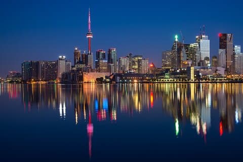 トロント空港(YYZ)からナイアガラの滝へのプライベート片道送迎
