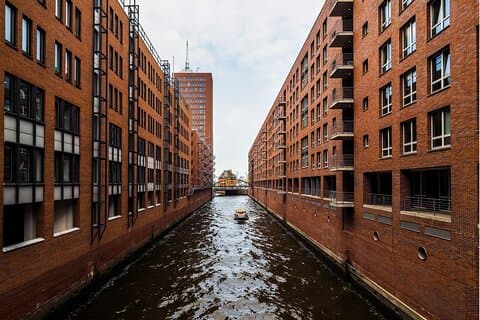 Búsqueda del tesoro en Hamburgo & tour a pie con audioguía