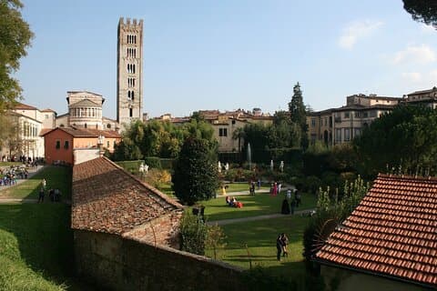 From Florence: Private Minivan Excursion to Lucca