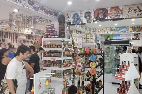 Loja de lembranças World Mart - visita guiada