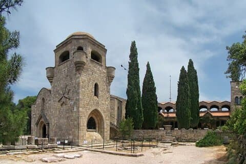 Tour privato della collina di Filerimos, dell'antica Kamiros e del castello di Kritinia