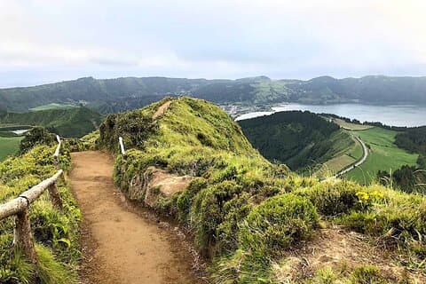 Visita guidata di Sete Cidades e Lagoa do Fogo con pranzo incluso