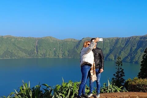 Cruise reizigers : Sete Cidades vulkaan, het blauwe en groene meer