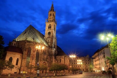 Bolzano búsqueda tesoro & Highlights tour a pie autoguiado