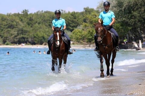 Tour a caballo en Antalya, en la playa y en el bosque