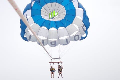 Aventura en Bali paravelismo en Nusa Dua