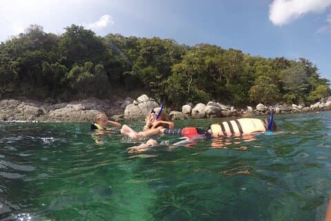 Excursão de mergulho com snorkel a 5 ilhas na caverna Krabi Talu em lancha