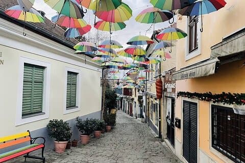 Winetaste in Szentendre, Budapest's Soho, private tour