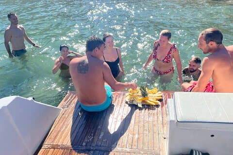 Boat excursion in Cefalù and snorkeling 3 hours fruit and drink