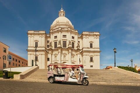 1 Hr City Tuk Tuk / Elbil rundtur i Lissabon