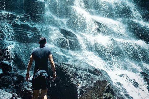 Tour privato all-inclusive della famosa cascata di un'intera giornata