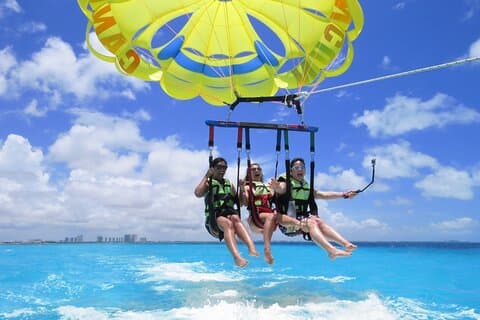 Kombinerad parasailing och fantastisk snorkling i Cancun