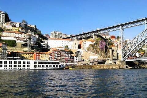 Lissabon nach Porto : Private Tour mit Zwischenstopps oder Stadthighlights