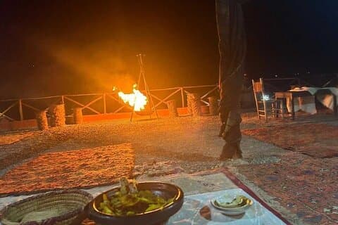 Cena en el desierto de Agafay y atardecer con espectáculo.