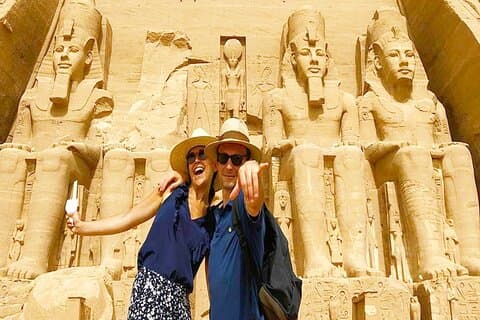 Tour de día completo a los templos de Abu Simbel desde Asuán